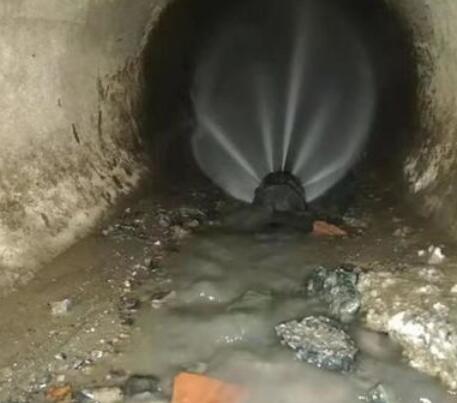 乌拉特后市政管道清淤