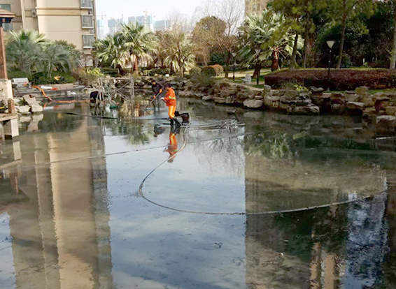 乌拉特后景观池淤泥清理